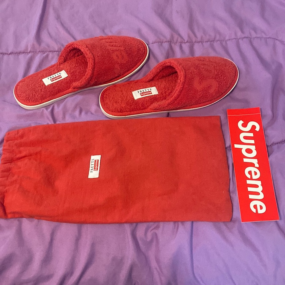 Supreme Slippers 8-10 SS19